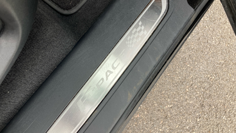 Jaguar F-Pace 2.0d [180] Chequered Flag 5dr Auto AWD Diesel Estate